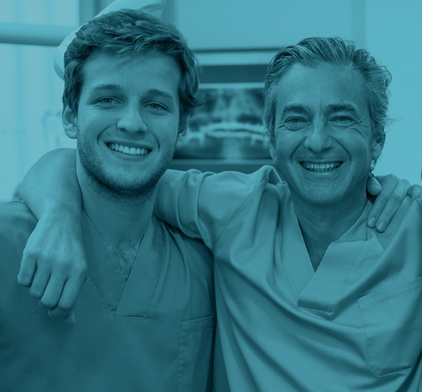 Dr. Alejandro Castillo y Dr. Carlos Castillo, dentistas biológicos en Madrid, clínica familiar padre e hijo